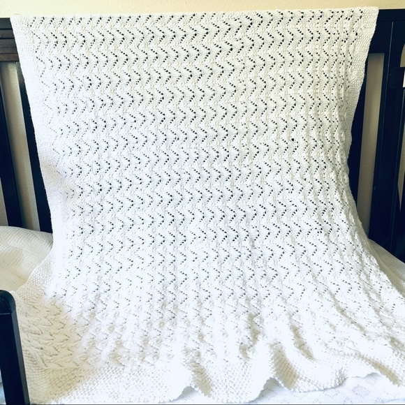 NWOT Handmade White Baby Blanket - Picture 1 of 4
